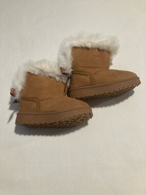 Cozy Tan Faux Fur Winter Boots (Item No. D3)
